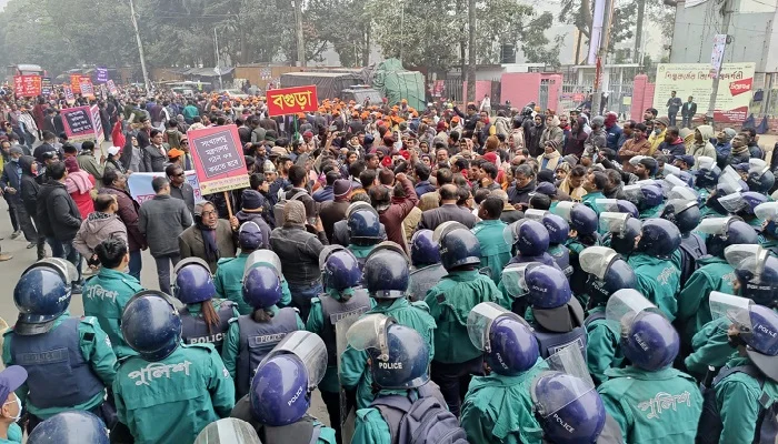 শাহবাগে পুলিশি বাধায় স্থগিত হিন্দু-বৌদ্ধ-খ্রিষ্টান-ঐক্য পরিষদের রোডমার্চ