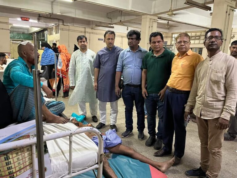 সিলেট – চট্টগ্রাম ফ্রেন্ডশিপ ফাউন্ডেশন এর উদ্যেগে চট্টগ্রামে সীমা অক্সিজেন কারখানার দূর্ঘটনায় আহতদের মাঝে  ফল সামগ্রী বিতরণ