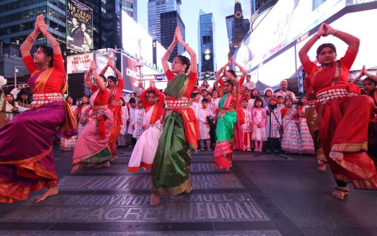 সাম্প্রদায়িকতার গোঁড়ামি থেকে ফিরে এলো টাইম স্কয়ারের বাঙালি উৎসব 
