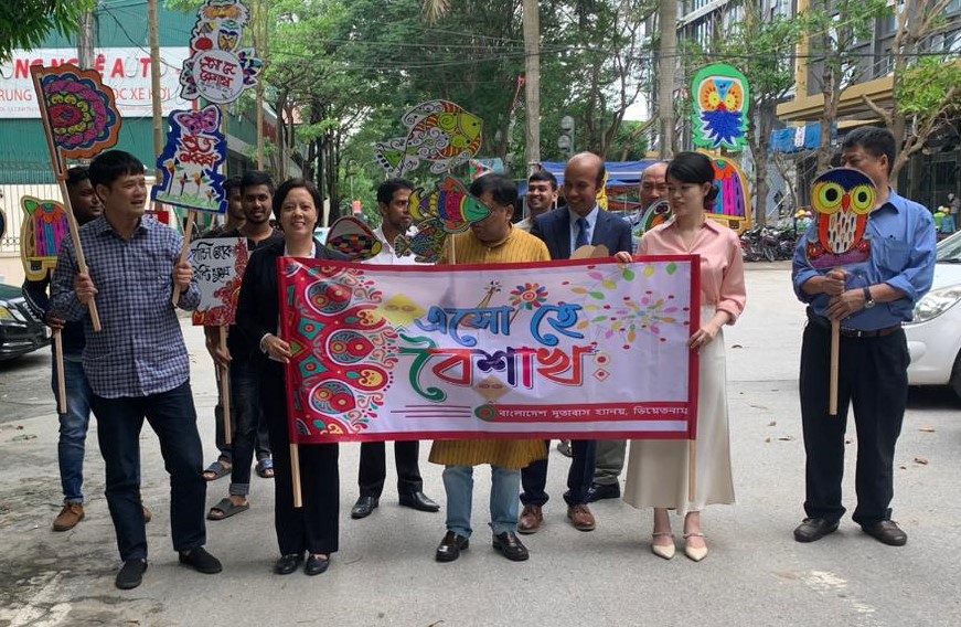 উৎসবমুখর পরিবেশে ভিয়েতনামে বাংলা নববর্ষ ১৪৩১ উদযাপন 1 Mongol Shovazatra