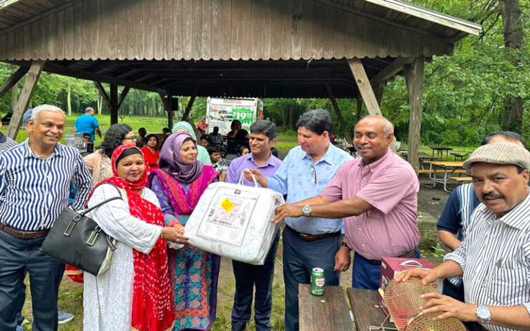 নিউইয়র্কে বৃষ্টিতেও জমে উঠে শেরপুর জেলা সমিতির বনভোজন