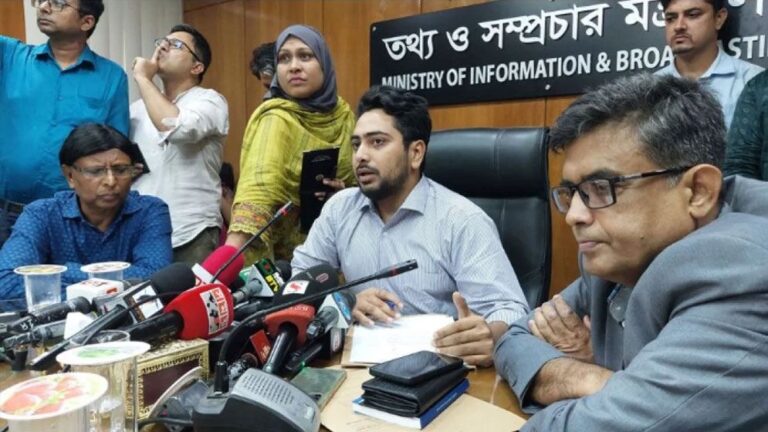 ‘হাসিনা আর রাজনীতি করার জন্য দেশে ফিরতে পারবেন না’