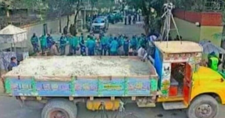 খালেদা জিয়ার বাসা বালুর ট্রাক দিয়ে অবরোধ : সাবেক ওসি রিমান্ডে