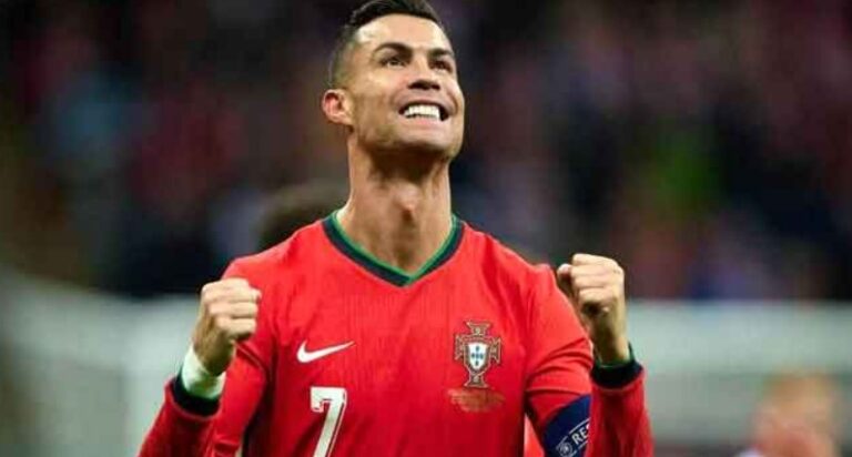 রোনালদোর তিনে পর্তুগালের তিন