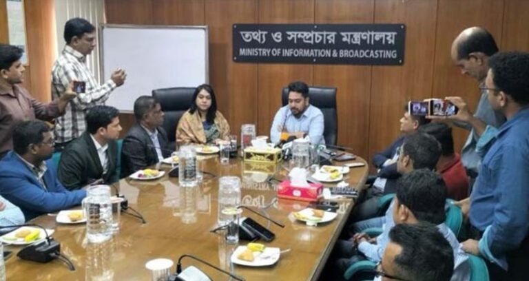 মানুষ কেন তাদের ওপর বিক্ষুব্ধ, গণমাধ্যমের তা স্পষ্ট করা উচিত : নাহিদ ইসলাম