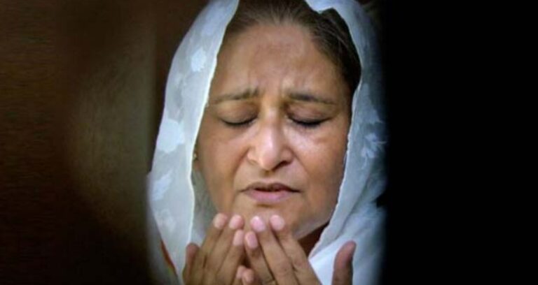 শেখ হাসিনাকে গ্রেফতারে ইন্টারপোলে রেড নোটিশ জারি করতে আইজিপিকে চিঠি