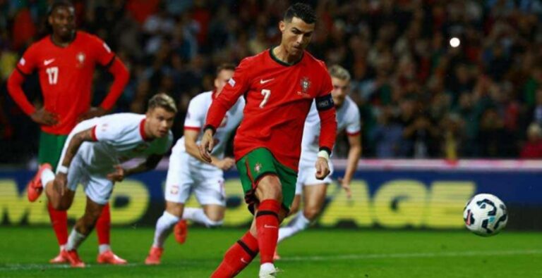 ছুটছেন রোনালদো, উড়ছে পর্তুগাল