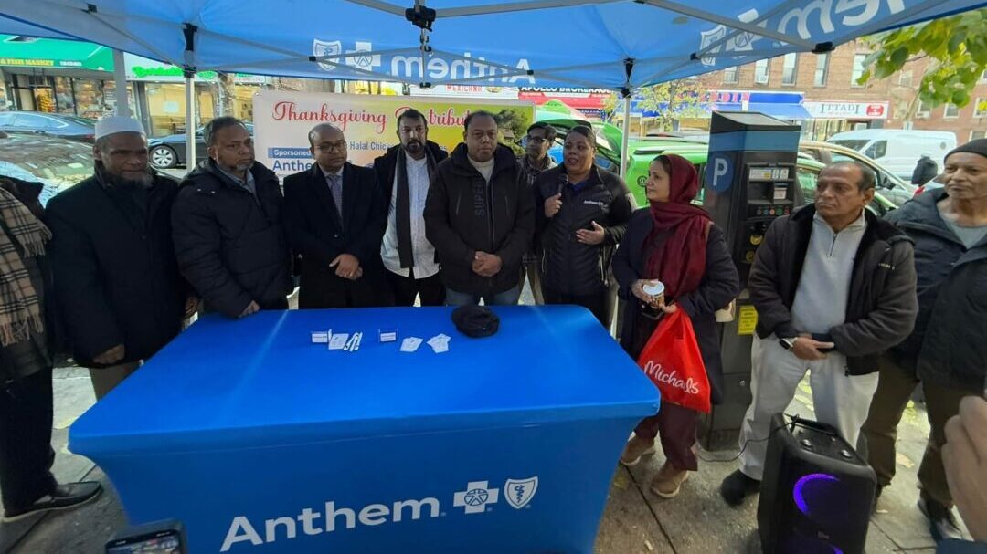 এস্টোরিয়ায় ওয়েলফেয়ার সোসাইটি থ্যাংকস গিভিংস ডে’র উপহার ফ্রি হালাল চিকেন-সবজি বিতরণ 1 image 1236502911 edited