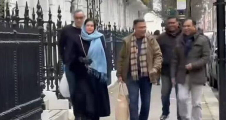 মায়ের খাবার হাসপাতালে পৌঁছে দিচ্ছেন তারেক রহমান