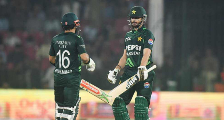 রেকর্ড রান তাড়া করে ফাইনালে পাকিস্তান