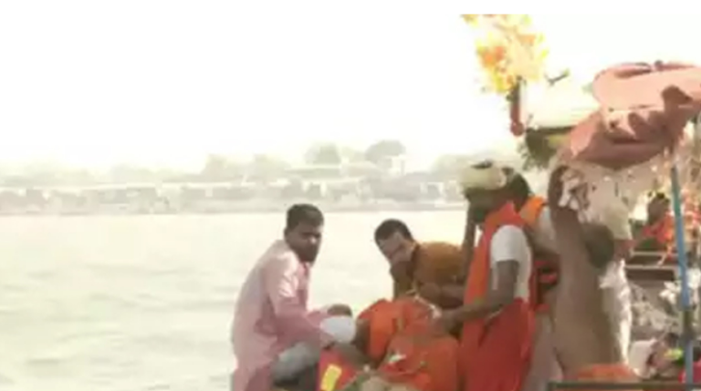 রাম মন্দিরের প্রধান পুরোহিতকে না পুড়িয়ে অন্ত্যেষ্টিক্রিয়া যেভাবে হলো