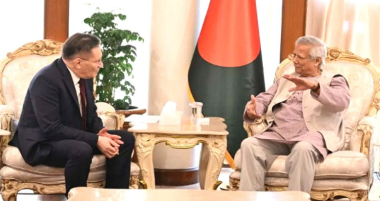 রাশিয়ার সাথে শান্তিপূর্ণ পরমাণু শক্তি সম্প্রসারণে আগ্রহী বাংলাদেশ : ড. ইউনূস