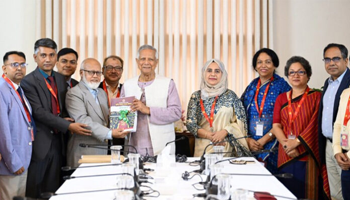 স্থানীয় সরকার সংস্কার কমিশনের চূড়ান্ত প্রতিবেদন জমা