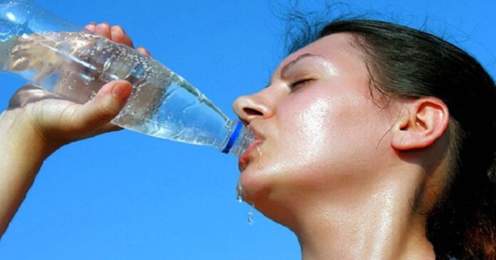 হিট স্ট্রোকের ঝুঁকিতে আপনিও বুঝবেন যেভাবে