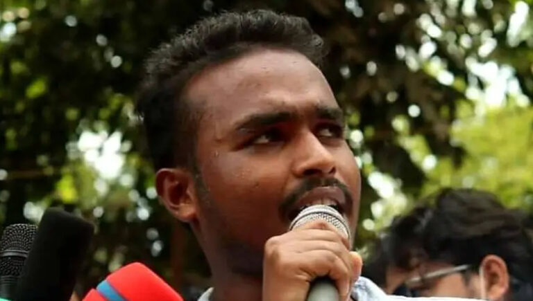 আজকে আসিফের ছবিতে জুতার মালা নয়, জুলাই বিপ্লবের মুখেই ওরা জুতার মালা দিচ্ছে!