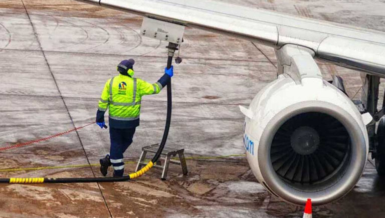 কমলো উড়োজাহাজের জ্বালানি তেলের দাম