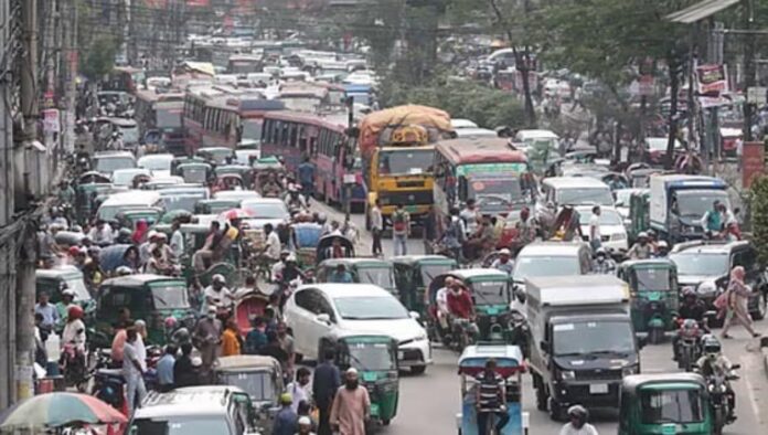 কাকরাইল মোড়ে টানা ৩০ ঘণ্টা অবরোধ, তীব্র যানজটে ভোগান্তি কাকরাইল মোড়ে টানা ৩০ ঘণ্টা অবরোধ, তীব্র যানজটে ভোগান্তি