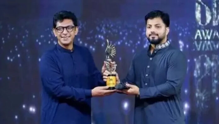 চঞ্চল চৌধুরীকে পুরস্কার দেওয়া নিয়ে বিতর্ক, মুখ খুললেন ইশরাক চঞ্চল চৌধুরীকে পুরস্কার দেওয়া নিয়ে বিতর্ক, মুখ খুললেন ইশরাক