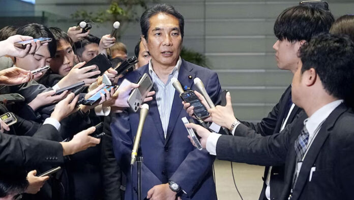 চালের দাম নিয়ে বিতর্কিত মন্তব্যের জেরে জাপানের কৃষিমন্ত্রীর পদত্যাগ চালের দাম নিয়ে বিতর্কিত মন্তব্যের জেরে জাপানের কৃষিমন্ত্রীর পদত্যাগ