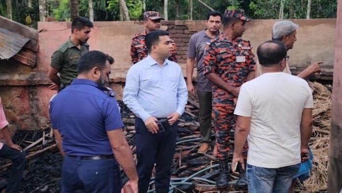 ঝিনাইদহে নাট্যশিল্পীর বাড়িতে আগুন ঝিনাইদহে নাট্যশিল্পীর বাড়িতে আগুন