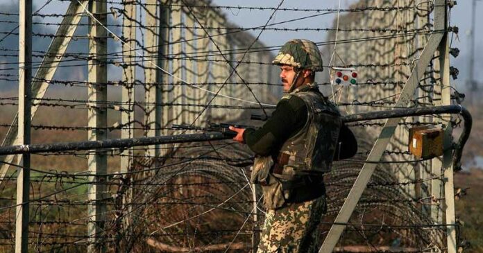 টানা ৭ রাত ধরে কাশ্মীর সীমান্তে গোলাগুলি, উত্তেজনা চরমে