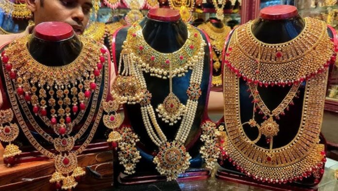 দেশের সকল জুয়েলারি প্রতিষ্ঠান অনির্দিষ্টকালের জন্য বন্ধ ঘোষণা