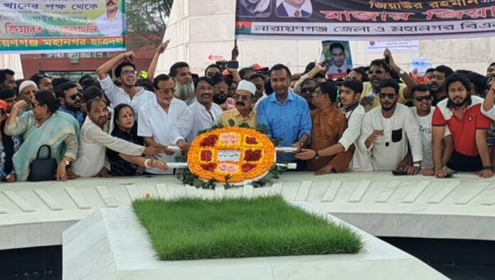 বিশাল গাড়ি বহর নিয়ে জিয়াউর রহমানের মাজারে জাকির খান, নেতাকর্মীদের ঢল বিশাল গাড়ি বহর নিয়ে জিয়াউর রহমানের মাজারে জাকির খান, নেতাকর্মীদের ঢল