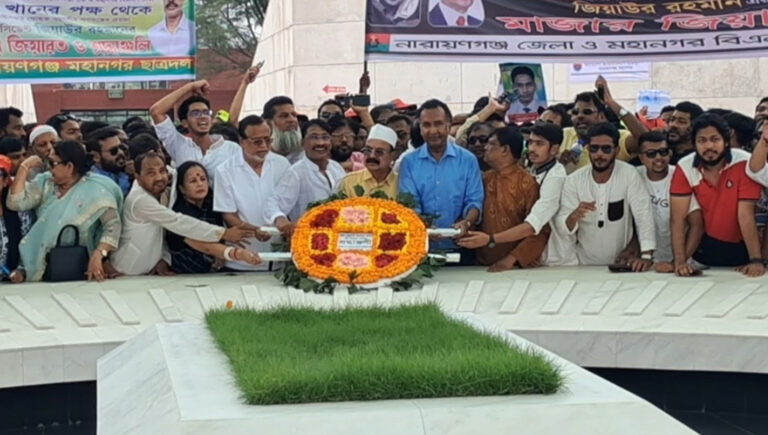 বিশাল গাড়ি বহর নিয়ে জিয়াউর রহমানের মাজারে জাকির খান, নেতাকর্মীদের ঢল