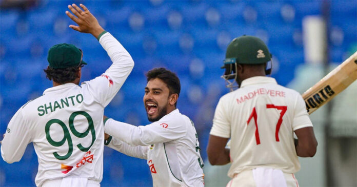 মিরাজের হাত ধরে সাকিবের ১১ বছরের রেকর্ডে নতুন পালক মিরাজের হাত ধরে সাকিবের ১১ বছরের রেকর্ডে নতুন পালক