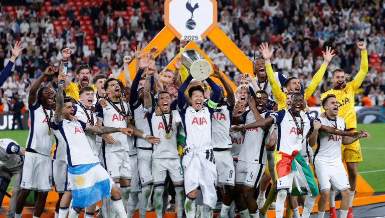 ম্যানইউকে হারিয়ে ১৭ বছরের ট্রফিখরা কাটাল টটেনহ্যাম