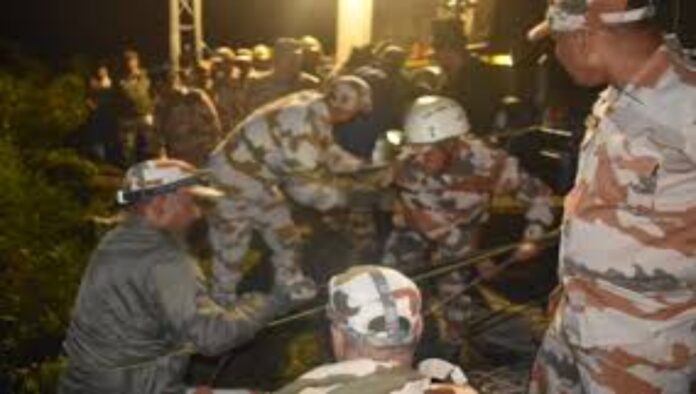 সিকিমে পর্যটকবাহী গাড়ি দুর্ঘটনায় নিখোঁজ ৮ সিকিমে পর্যটকবাহী গাড়ি দুর্ঘটনায় নিখোঁজ ৮