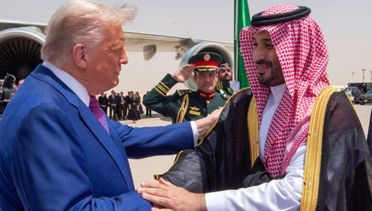 সৌদির সঙ্গে ট্রাম্পের ১০০ বিলিয়ন ডলারের অস্ত্র চুক্তি