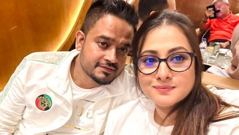 স্বামী রবিনের আবেগঘন বার্তায় ভাসছেন পূর্ণিমা