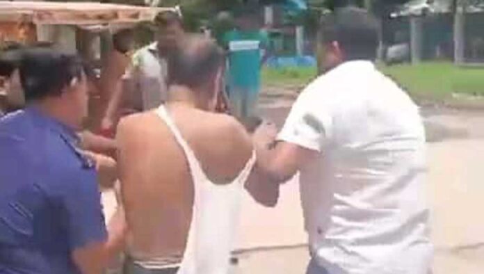 আ. লীগের দোসর আখ্যা দিয়ে বিএনপি নেতাকে বেধড়ক মারধর