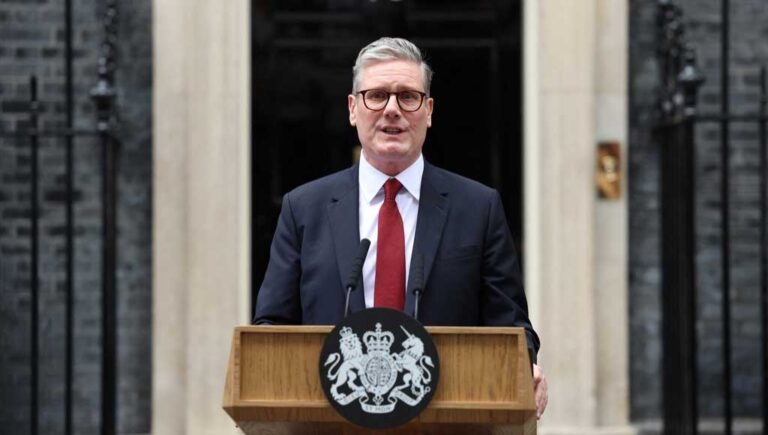 ইরান থেকে ট্রাম্পকে সরে আসার আহ্বান স্টারমারের