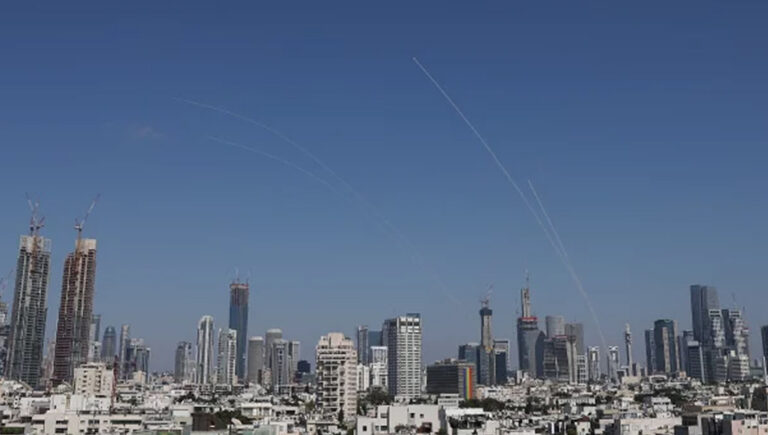 ইসরায়েলে এবার ৩৯ ক্ষেপণাস্ত্র দিয়ে ইরানের হামলা