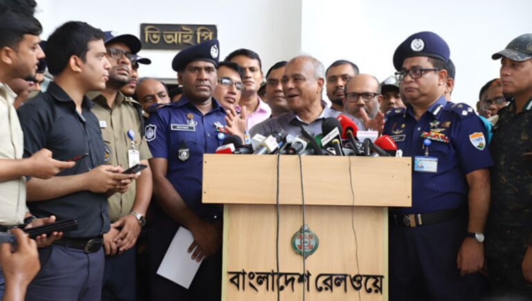 ঈদযাত্রায় অতিরিক্ত ভাড়া নিলে ব্যবস্থা নেওয়ার হুঁশিয়ারি: স্বরাষ্ট্র উপদেষ্টা