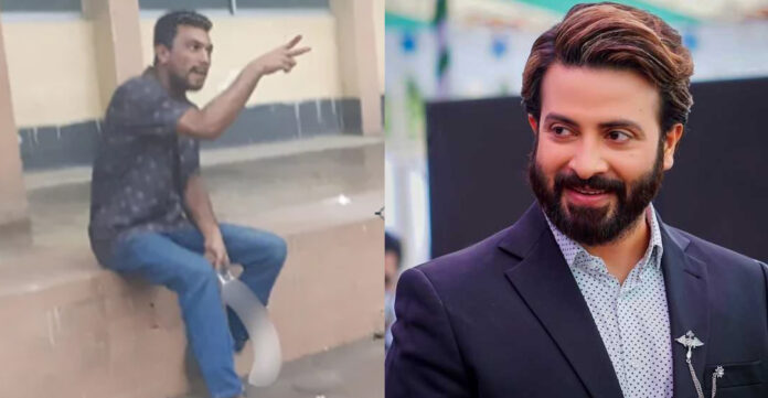 এফডিসিতে রামদা হাতে যুবক, খুঁজছিলেন শাকিব খানকে! এফডিসিতে রামদা হাতে যুবক, খুঁজছিলেন শাকিব খানকে!