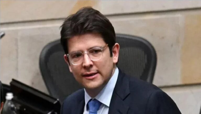 কলম্বিয়ার প্রেসিডেন্ট প্রার্থী মাথায় গুলিবিদ্ধ