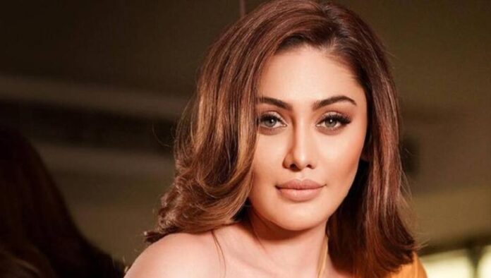 কাঁটা লাগা’ গার্লখ্যাত শেফালি জারিওয়ালা আর নেই কাঁটা লাগা’ গার্লখ্যাত শেফালি জারিওয়ালা আর নেই