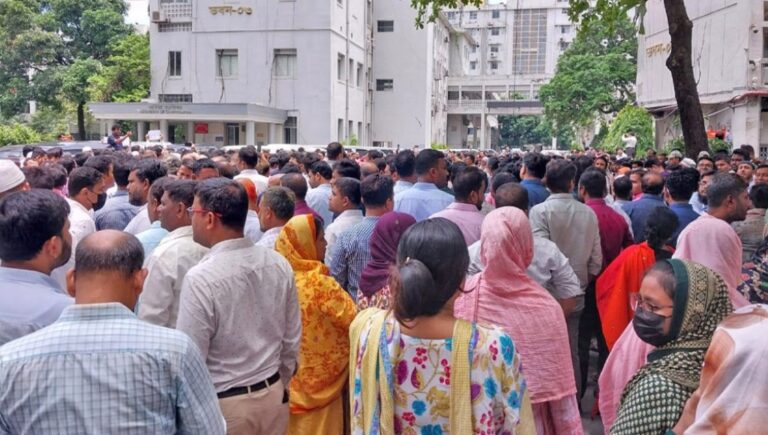 কাল সচিবালয়ে সরকারি কর্মচারীদের গণজমায়েত