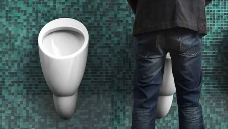 দিনে কতবার প্রস্রাব করা স্বাভাবিক? জেনে নিন কখন সতর্ক হবেন