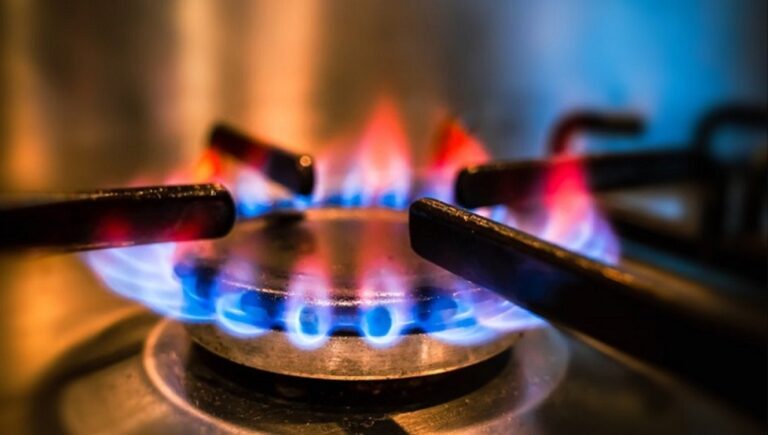 দেশজুড়ে তীব্র গ্যাস সংকট