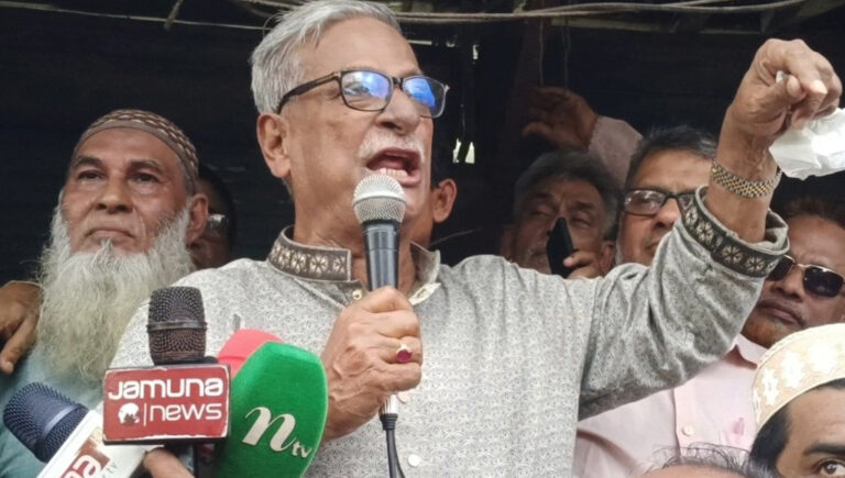 নির্বাচন নিয়ে 'গোসসা' ভুলে মাঠে এসে নিজেদের পরীক্ষা দেওয়ার আহ্বান ফারুকের