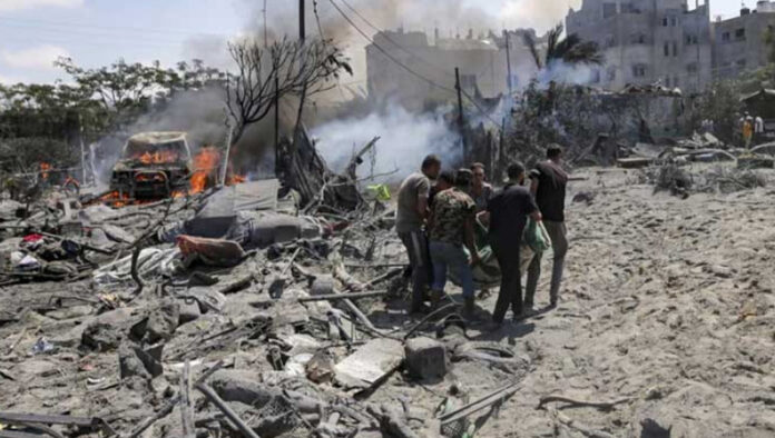 পাকিস্তানে আত্মঘাতী গাড়ি বোমা হামলায় ১৬ সেনা নিহত