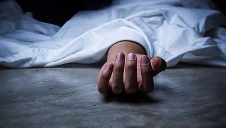 ভিজিডির চালের লাইনে মৃত্যুর কোলে ঢলে পড়লেন গৃহবধূ