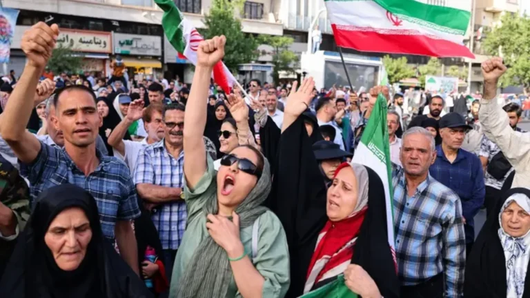 মার্কিন হামলার পর তেহরানে লেবুর শরবত খাওয়ানো হচ্ছে