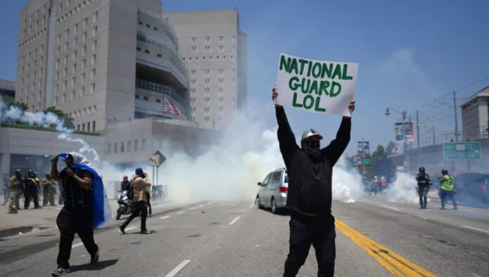 লস অ্যাঞ্জেলেসে কারফিউ জারি: অভিবাসনবিরোধী বিক্ষোভে উত্তাল যুক্তরাষ্ট্র