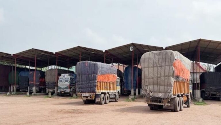 হিলি স্থলবন্দরে কমপ্লিট শাটডাউন