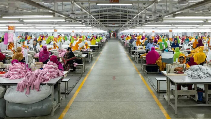 আমেরিকার বাড়তি শুল্ক, বহু কারখানা বন্ধের শঙ্কা ব্যবসায়ীদের